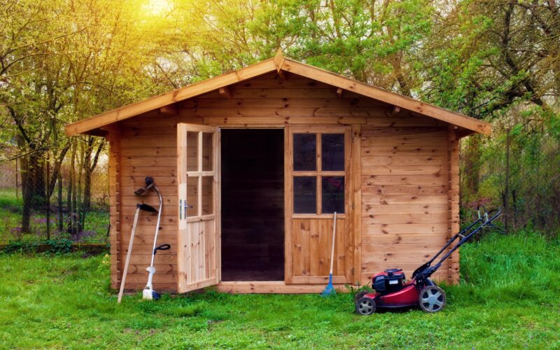 Duurzame dakbedekking voor je tuinhuis? Zo doe je het zelf!